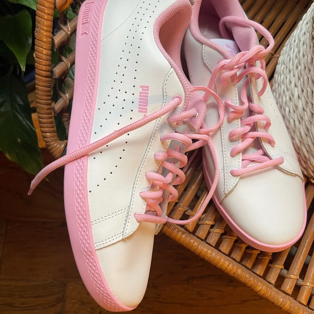 🆕 $30 Puma Women's White and Pink Sneakers Sz 11 {never worn} - Picture 2 of 5